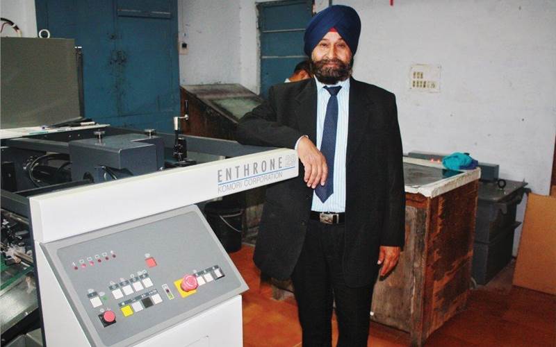 Impressed with the Enthrone 29’s performance at PrintPack India held at Greater Noida last year, Manjit Singh, the owner of Aakar made up his mind to invest in the machine. He also checked the machine at work in other sites. Running at its maximum speed of 13,000 impressions per hour, "our production has now increased two-fold", said Singh
