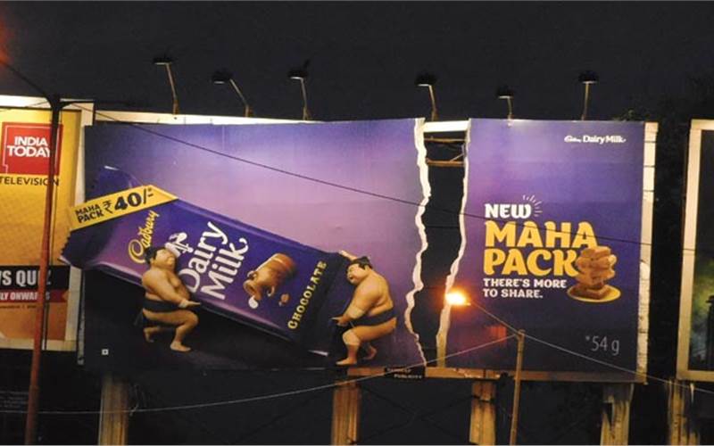 In Juhu, Mumbai, the Maha Pack breaks the billboard into two