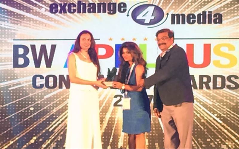 Dhanya Shyam, RED MIC Events, Mathurbhumi receiving the award along with George Sebastian, Mathurbhumi Group