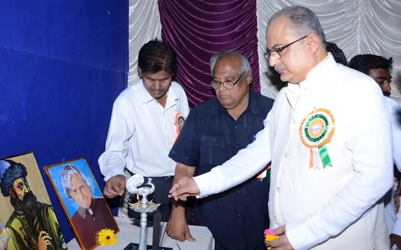 The traditional lighting of the lamp ceremony marked the opening of the Nanded roadshow on 15 October 2015