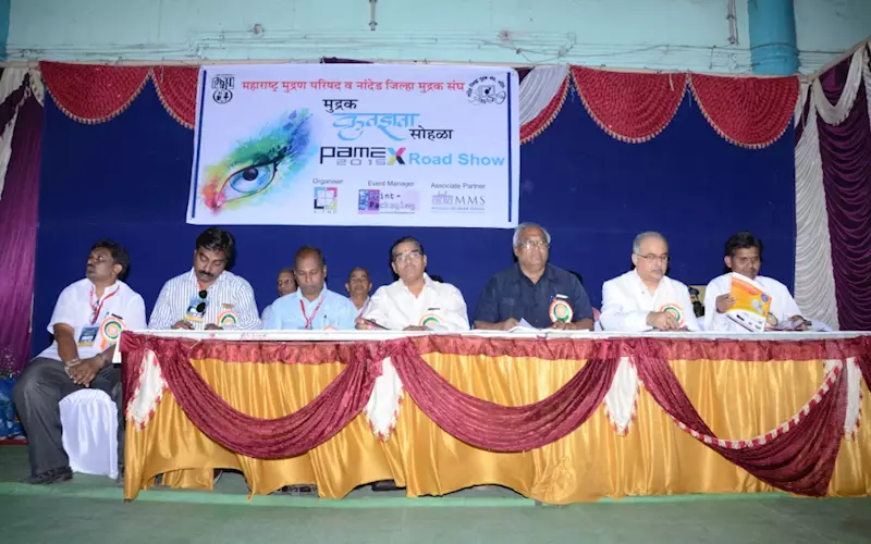 Team Pamex and dignitaries of Nanded printers&#8217; association on the dias.