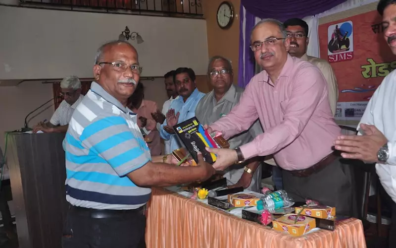 On 27 October at Satara, Tushar Dhote handing over a souvenir  to one of the member during the roadshow