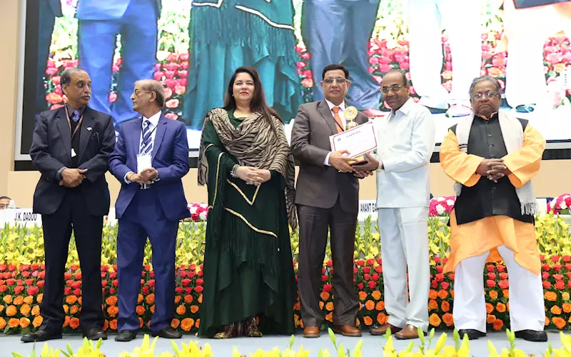 Bhuvnesh Seth, managing director, Replika Press and others during the award ceremony