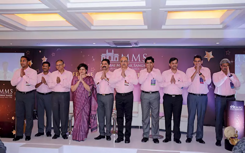 The Mumbai Mudrak Sangh (MMS) "pink" team thank the audience for their support