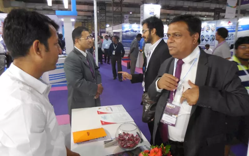 Neelkanth from Intel Expo interacting with a exhibitor at the show