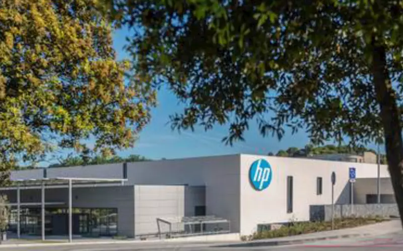 Xerox plots bid for HP