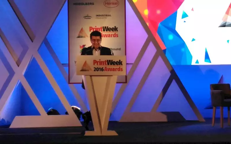 Hormazd Sorabjee welcomes the print delegates at PrintWeek India Awards 2016
