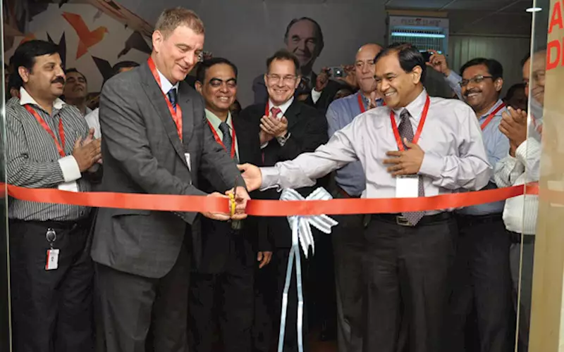 Avery Dennison along with Gallus, DuPont, Esko, Flint Group, Tesa, Rotometrics, Gallus, Esko, Dupont, Flint, Alpha Sonic, Rotometrics, Tarng Yun and Zecher launched India’s first and the world’s second Knowledge Centre in Bengaluru. In the picture: Heinrich Sutter of Gallus (l) and Anil Sharma of Avery Dennison cutting the ribbon to inaugurate the Knowledge Centre