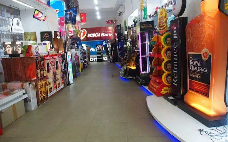 Spectrum has a unique experience lounge a 2,500 sq/ft ‘Bazaar’ of POP and POS items. It gives total experience of bazaar which includes kirana shops, paan kiosks, ice-cream parlours, and a supermarket at one go