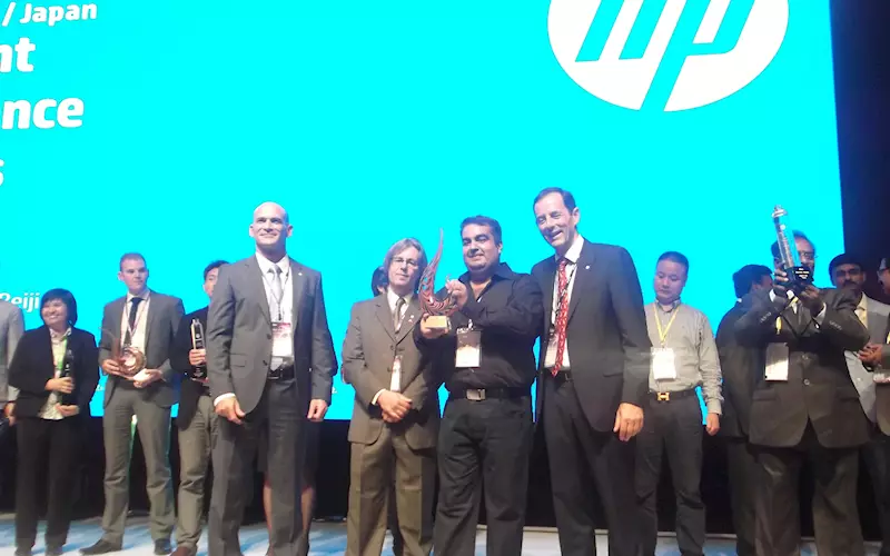 Samir Bindra (third from left) of Buzz IMC receiving the Most Creative Award using HP Indigo technology