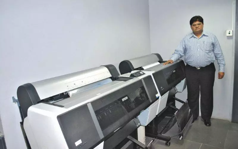 Vijay Jobanputra, the DGM for repro at ABPS is impressed with the accurate, consistent and high-quality colour output of this large-format machine.