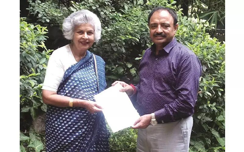 Kamal Chopra, president, AIFMP, receives the cheque and a letter of appreciation from Rami Chhabra
