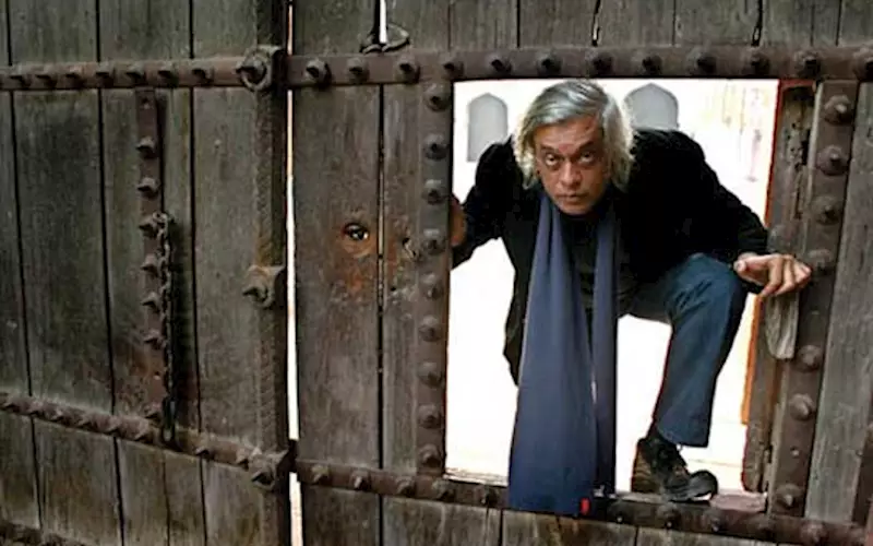 Award winning filmmaker Sudhir Mishra(known for YehWohManzilTohNahin, Chameli) recalls his childhood print job: the cover of Beatles (Abbey Road). He admires the poster of &#8216;Taxi Driver&#8217; which, according to him, appropriately depicts &#8220;the struggle in Mumbai&#8221;. He states: &#8220;Images can&#8217;t be spoken about. Sometimes words are limiting. Any print job should be creative enough to evoke an emotion for it to be successful.&#8221;Mishra&#8217;s print jobs are designed by Rahul Nanda and Atmanand.