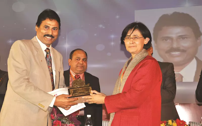 Suresh receiving the national award at the ceremony