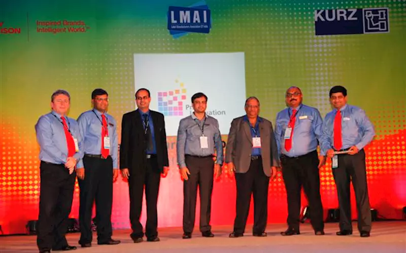 Vivek Kapoor, Sandeep Zaveri and Gururaj Ballarwad of LMAI felicitating the Dupont team