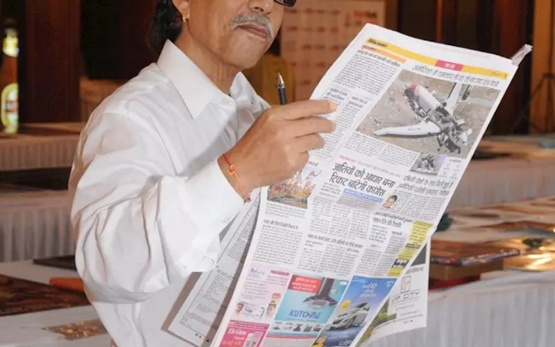Purnendu Sen looking at his first love: A newspaper