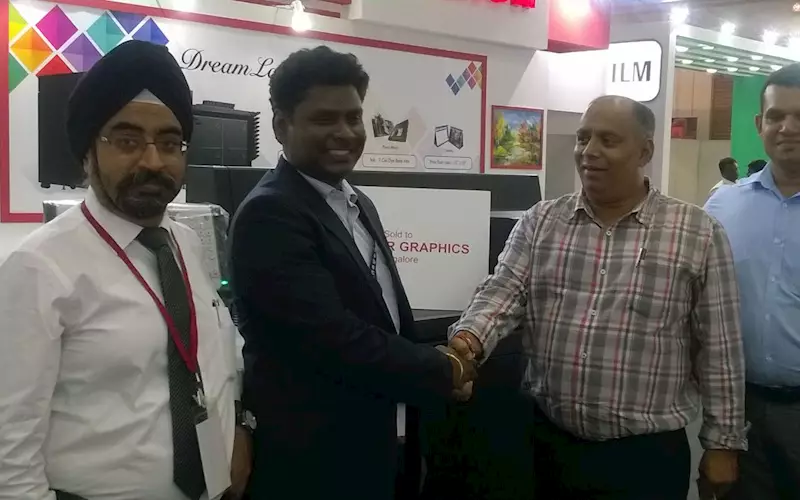 Team SV Color Graphics finalising the deal at Canon stall