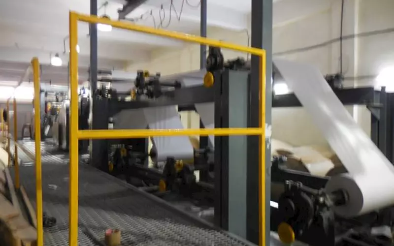 The mammoth reel to sheeter machine, as Dinesh Gajria, managing director, claims is a key component on the shopfloor. This reel to sheeter can simultaneously process six reels into sheets.