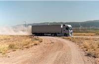 Three battery packs provide the eActros 600 with an installed total capacity of over 600 kWh; two electric motors as part of the new e-axle generate a continuous output of 400 kW as well as a peak output of over 600 kW