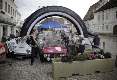 Apollo Vredestein tyres power Alfa Romeo 2000 Bertone to victory In 2016 Wachau Classic