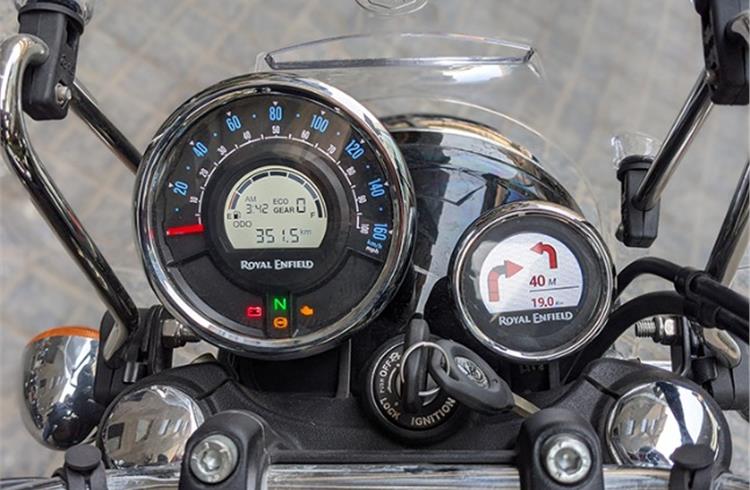 Twin-pod instrument cluster with analogue-digital speedometer and a fully-digital navigation tool - Tripper.