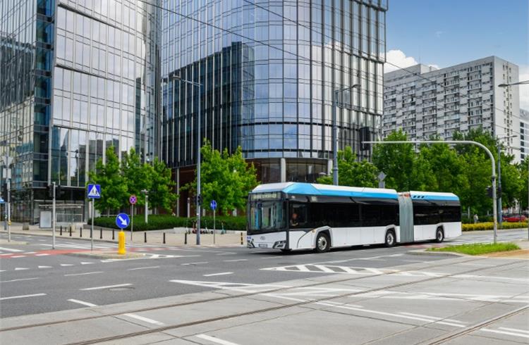 With approximately 35kg of hydrogen for a 12-metre bus and 50kg for an articulated vehicle, these buses can travel a minimum of 350 kilometres.