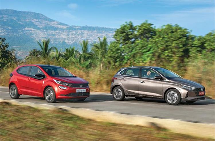 Tata Motors, with 275,785 units sold in the first six months of FY2022, is hot on Hyundai Motor India’s (285,005 units) heels and has also increased its PV market share to over 14 percent.