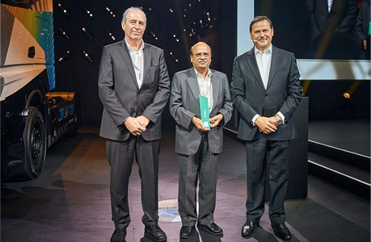 Turbo Energy Ltd wins the award for “a particularly comprehensive and holistic approach to sustainability and Co2 reduction in the production of turbochargers. L-R: Prof. Dr. Hans-Peter Schmalzl (GM, Turbo Energy), Ravisankar Rao (Senior VP - Marketing, Turbo Energy), Marcus Schoenenberg (CPO, Daimler Truck AG).