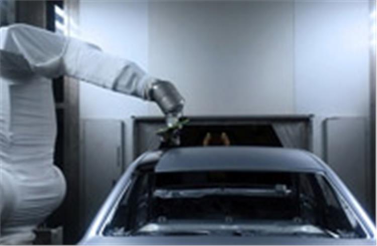Audi applies contrasting paintwork in a single spray process