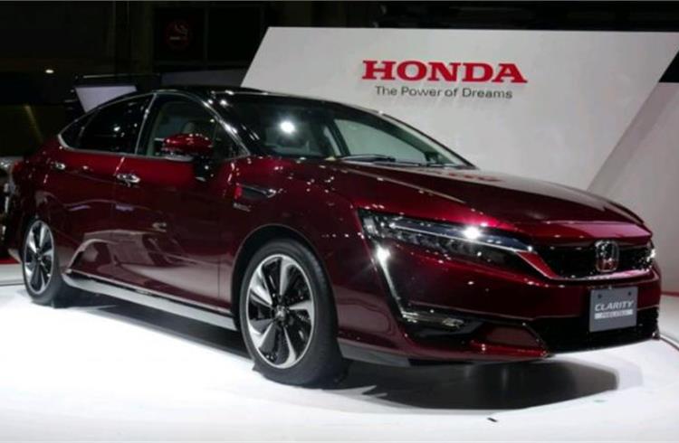 Honda FCV Clarity shown at Tokyo Motor Show