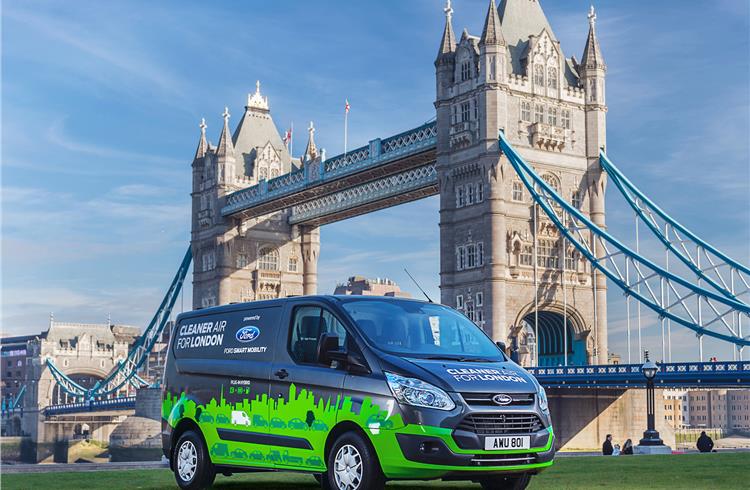 Commercial vehicles in London make 280,000 trips on a typical weekday, traveling a total of 8 million miles. Vans represent 75 percent of peak commercial traffic, with more than 7,000 vehicles an hour