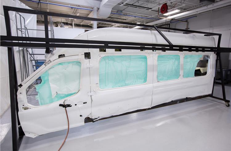 Ford and TRW Automotive collaborate for innovative five-row side-curtain airbag