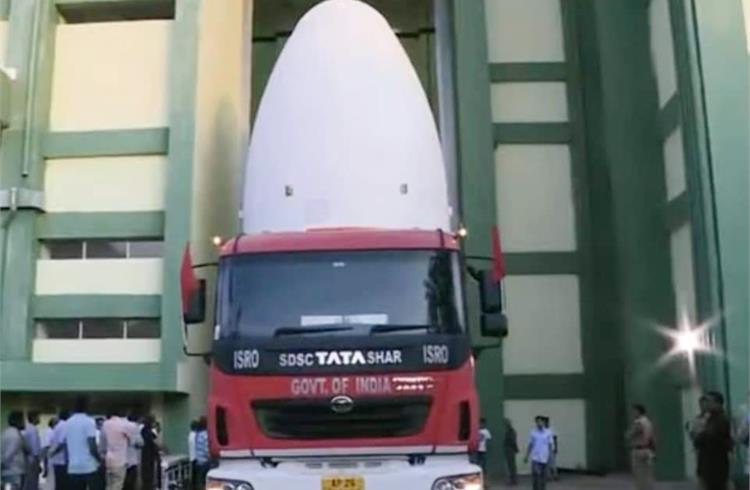 A Tata Prima 49-tonner (4928) tractor-trailer transported the GSLV MkIII-M1 vehicle's payload module, which weighs 3,850 kilograms.