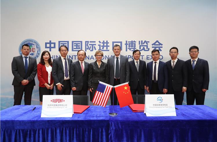 DuPont leaders along with Zhangjiagang government officials at the deal signing ceremony at Shanghai CIIE.