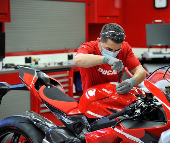 Ducati's Superleggera V4 finally breaks cover!