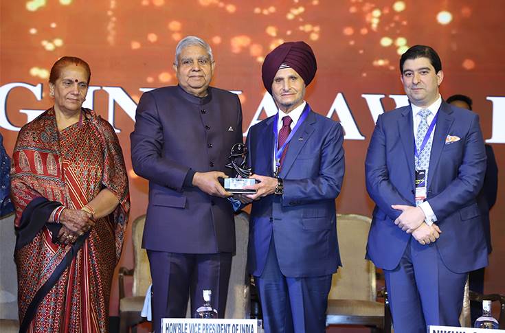Onkar Kanwar honored with Lifetime Achievement Award | Autocar Professional