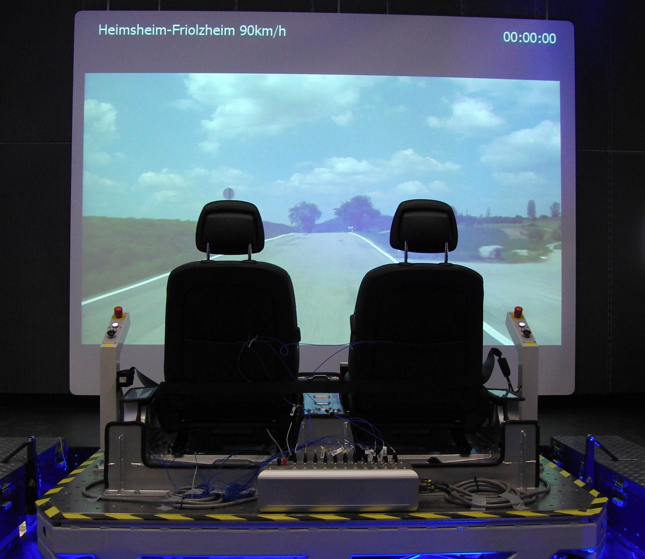 Moving-base driving simulator: Virtual reality on tracks  Mercedes-Benz  Group > Company > Magazine > Technology & Innovation