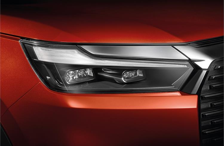 Elevate gets all-LED projector headlamps with DRLs that serve dual function of turn indicators.