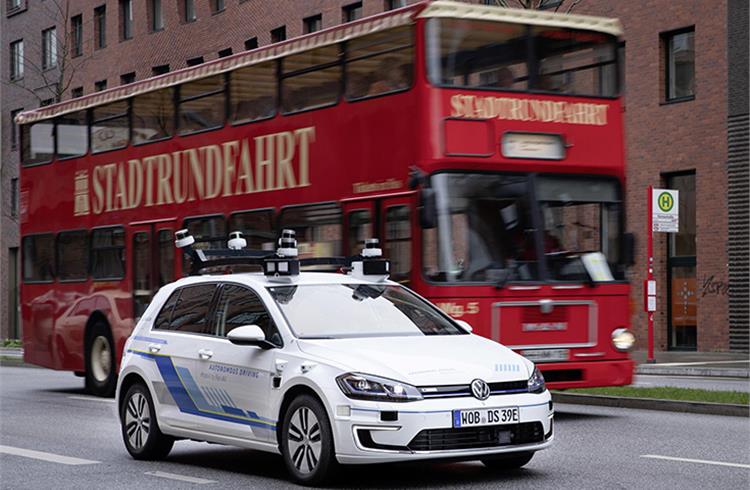 Volkswagen Group Research has recently begun testing automated vehicles in urban traffic in Hamburg. 