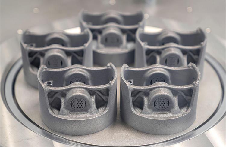 Six bionic-design pistons produced by MAHLE using 3D printing operate under the bonnet of the Porsche 911 GT2 RS.