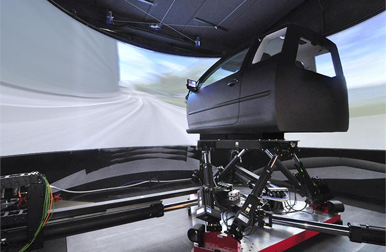IDIADA's dynamic driving simulator, the new DiM250 from VI-Grade, is capable of generating longitudinal, transversal and rotational acceleration forces up to 2.5 g.