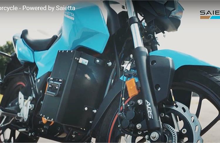The key innovation in the Saietta-Hero  prototype is the swappable battery..