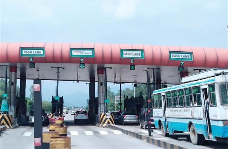 65 high-cash-taking toll plazas to go FASTagging in 30 days