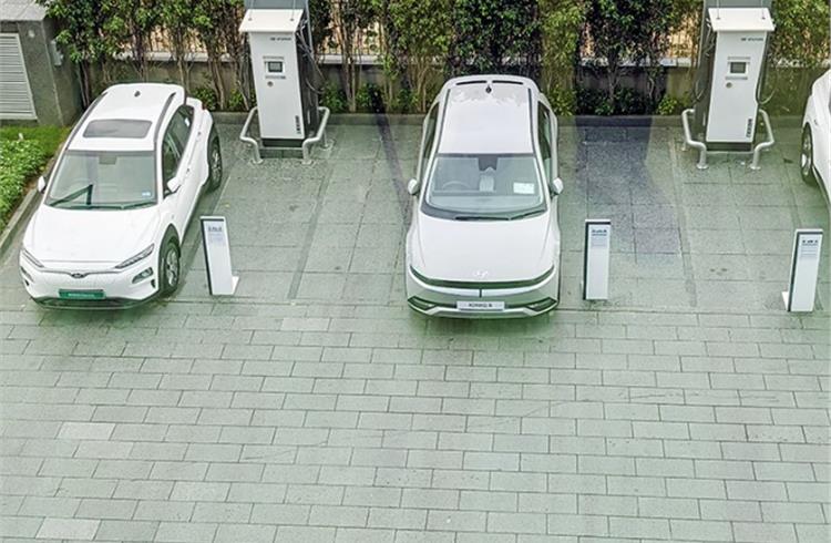 Parking lot future-ready with 14 EV charging points – 3 DC fast chargers and 11 high-voltage AC chargers – for Hyundai Motor India employees.