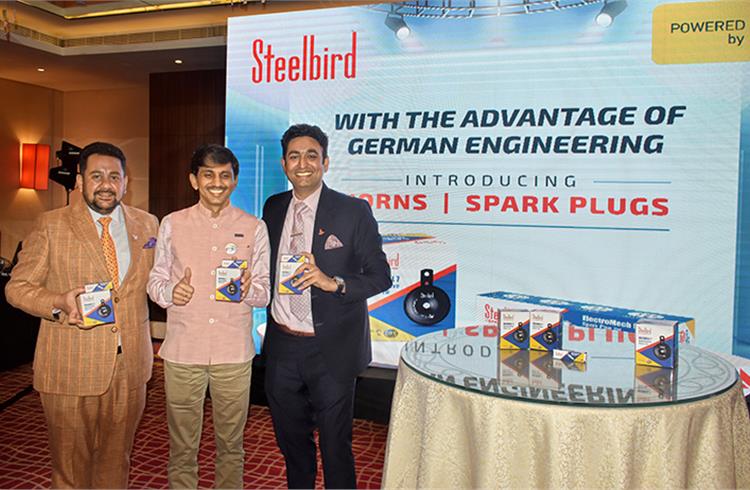 L-R: Pankaj Kapur, Managing Director, Steelbird; Rama Shankar Pandey, Managing Director, Hella India Lighting and Manav Kapur, Executive Director, Steelbird.