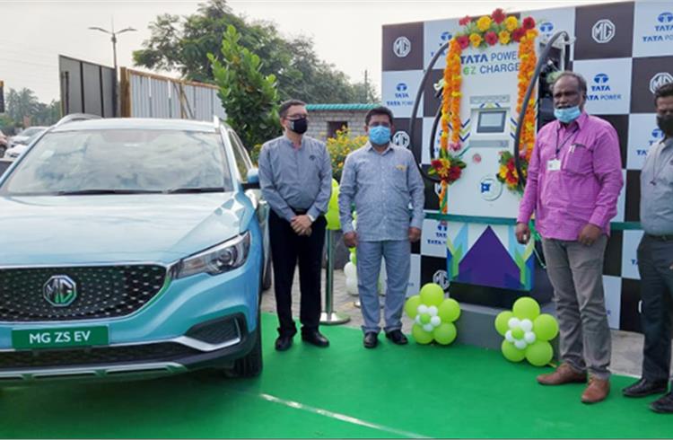 J K Baskaran, RTO Coimbatore Central and S Saravanan, Regional Transport Officer Coimbatore South, along with MG Motor and Tata Power executives, inaugurate the new charging station.