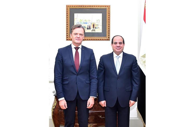Markus Schafer, member of the Divisional Board of Management of Mercedes-Benz Cars, Production and Supply Chain, and the president of the Arab Republic of Egypt, Abdel Fattah El-Sisi.