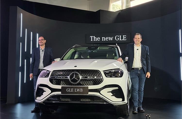 Santosh Iyer, MD, Mercedes-Benz India & Lance Bennett, VP, Marketing and Sales, Mercedes-Benz India with the new Mercedes-Benz GLE.