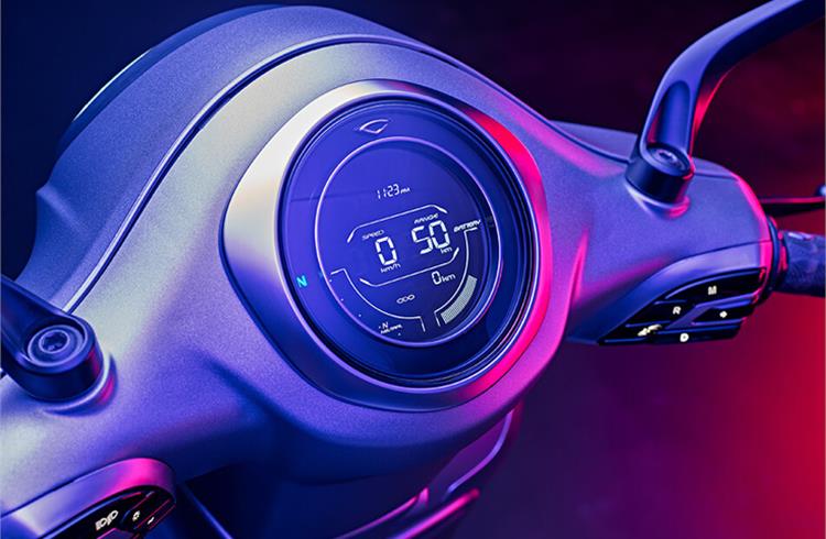 Bajaj has equipped the new Chetak with a fully digital instrument cluster that will display a host of information, but it isn’t a premium TFT unit as seen on the Ather scooter.