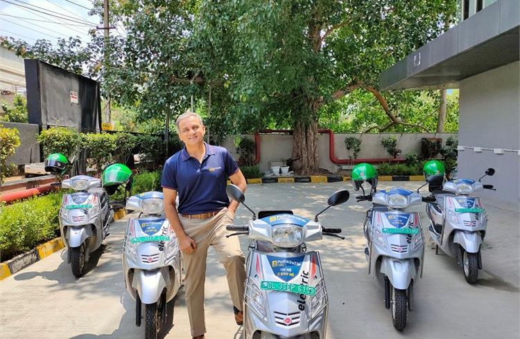 Sanjeev Vashishta, MD & CEO, Pathkind Diagnostics with the customised Hero Electric scooters.